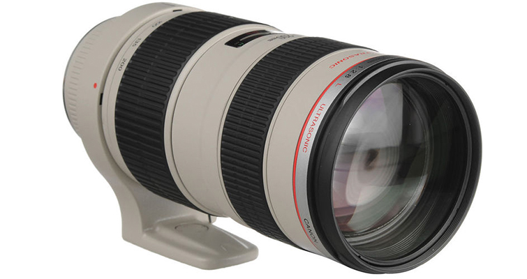 An example of a telephoto lens from Canon on a white background.